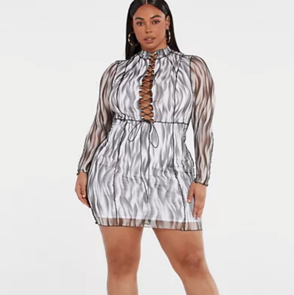 Fashion to Figure Rayna Lace-up Body-con Dress - Picture 13 of 15
